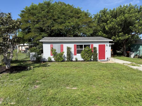 2405 3RD Avenue SE, Vero Beach, FL 32962
