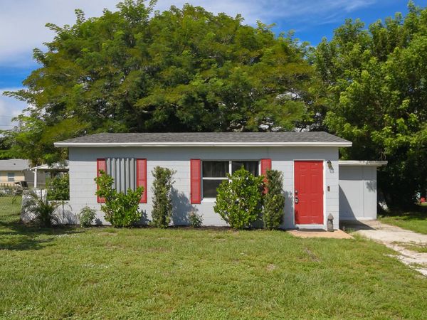 2405 3RD Avenue SE, Vero Beach, FL 32962