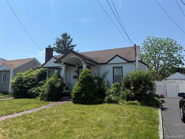 218 Park Avenue , Hicksville, NY 11801
