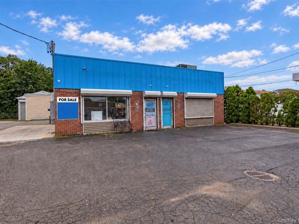 1709 Newbridge Road , North Bellmore, NY 11710
