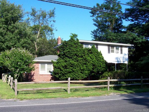 85 Springville Road, Hampton Bays, NY 11946