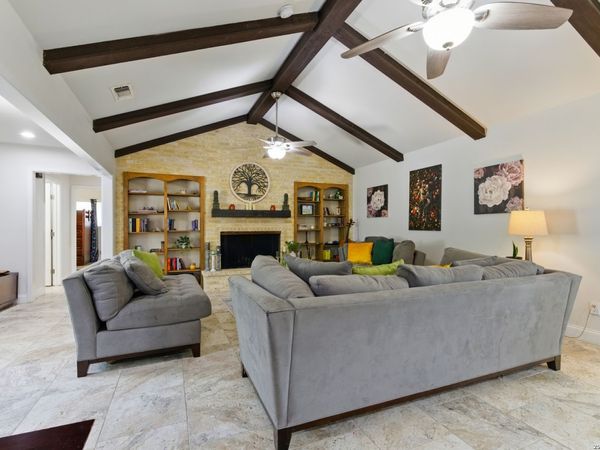 614 MOORSIDE DR, Windcrest, TX 78239