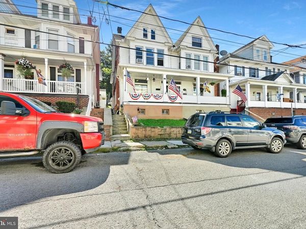 630 ARLINGTON STREET, TAMAQUA, PA 18252