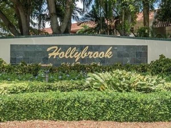 9410 N HOLLYBROOK LAKE Drive, Unit 302, Pembroke Pines, FL 33025
