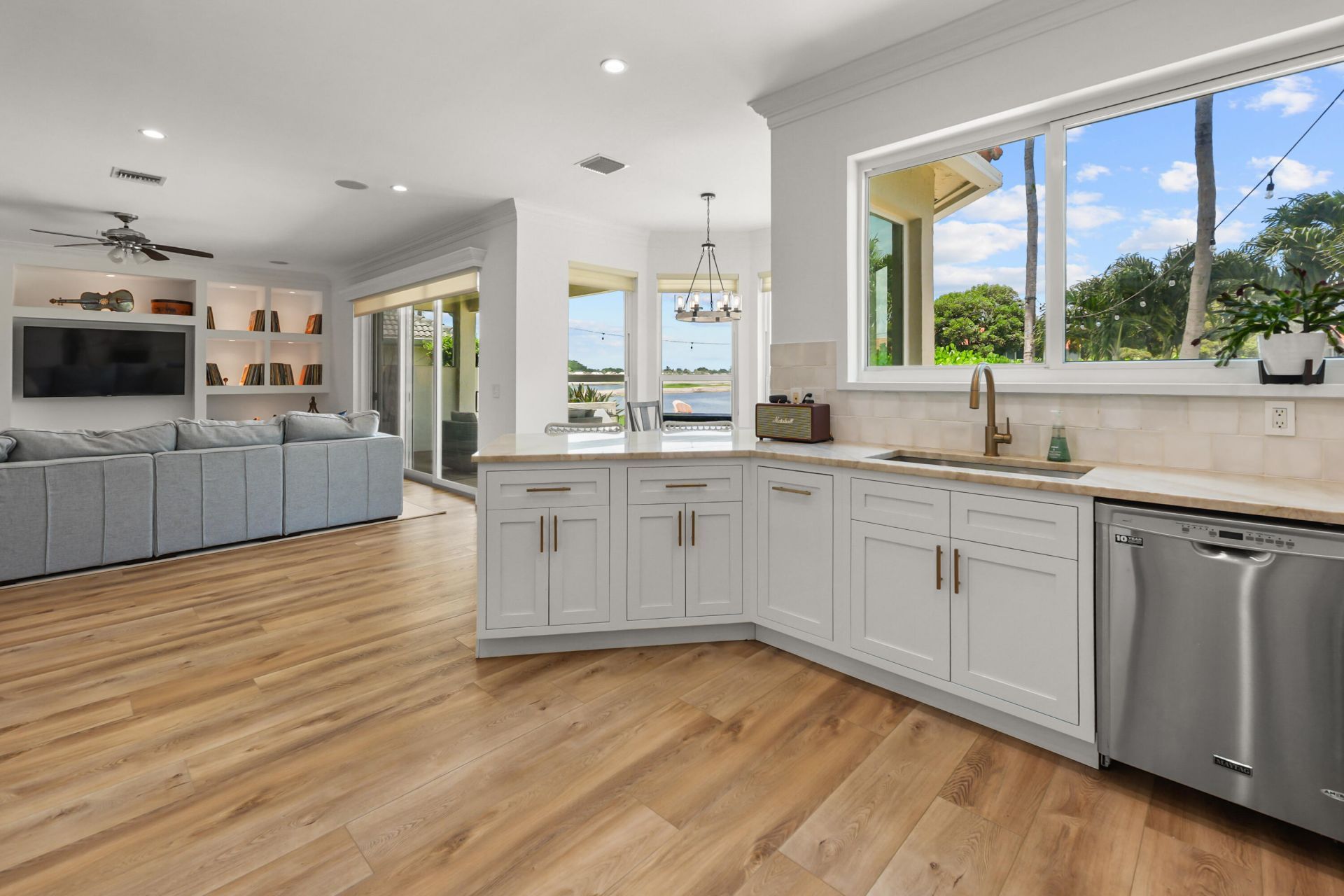 1237 Avondale Lane, West Palm Beach, FL 33409 Photo