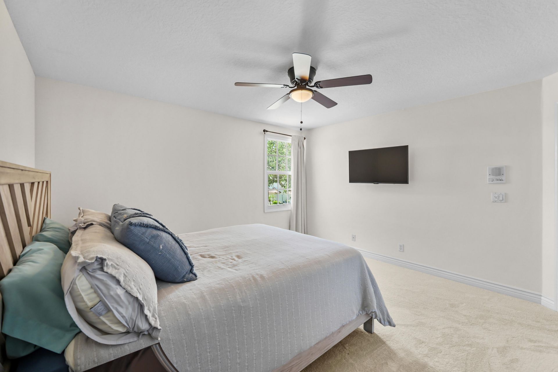 1237 Avondale Lane, West Palm Beach, FL 33409 Photo