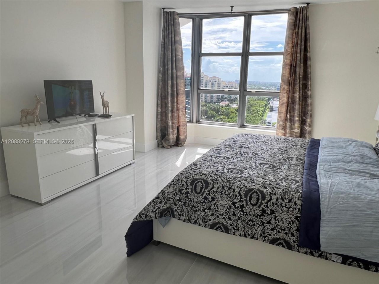 3530 Mystic Pointe Dr, Unit 1903, Aventura, FL 33180 Photo