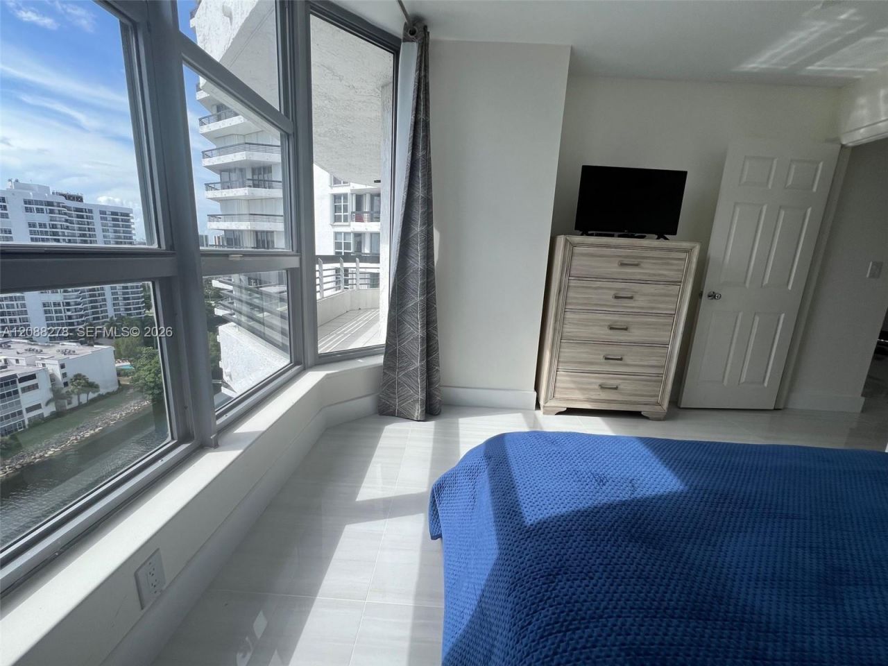 3530 Mystic Pointe Dr, Unit 1903, Aventura, FL 33180 Photo
