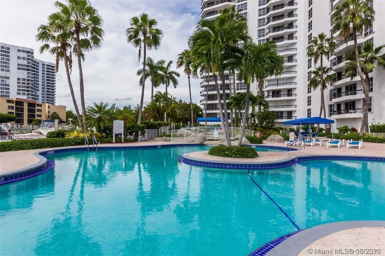 3530 Mystic Pointe Dr, Unit 1903, Aventura, FL 33180 Photo
