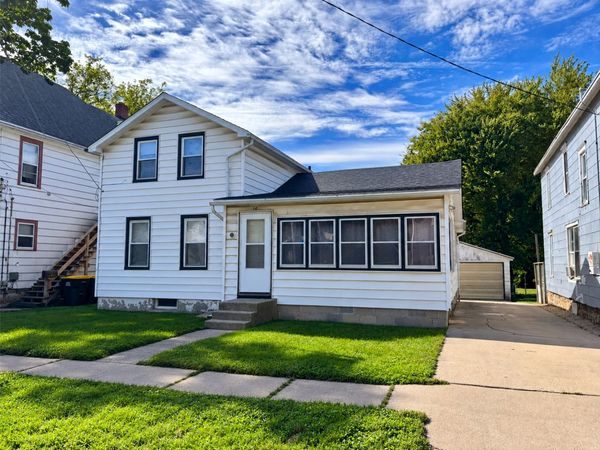 714 S Walnut Avenue, Freeport, IL 61032