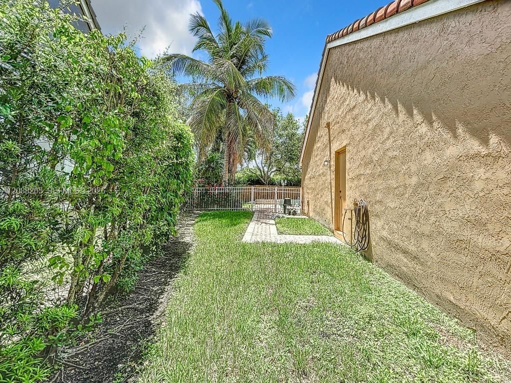 1342 NW 195th Ave, Pembroke Pines, FL 33029 Photo