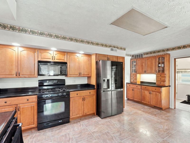 471 E Center Street, West Mansfield, OH 43358 Photo 5