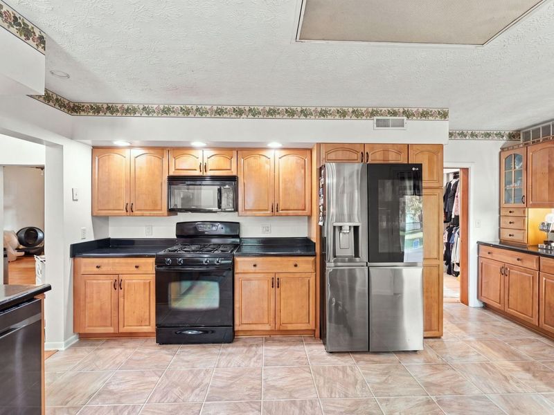 471 E Center Street, West Mansfield, OH 43358 Photo 8
