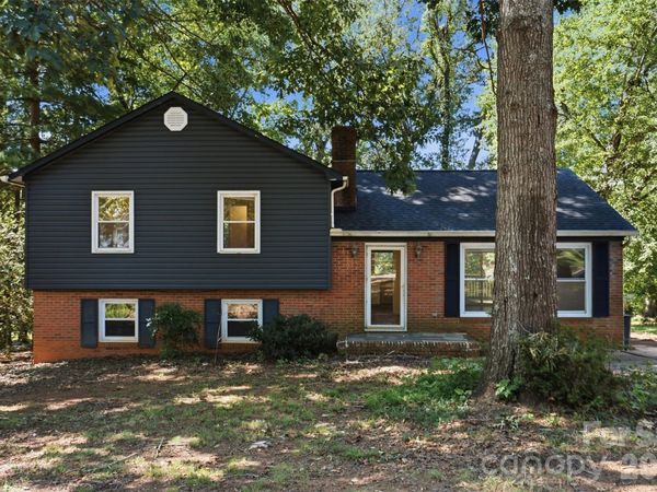 609 Old Farm Road , Statesville, NC 28625