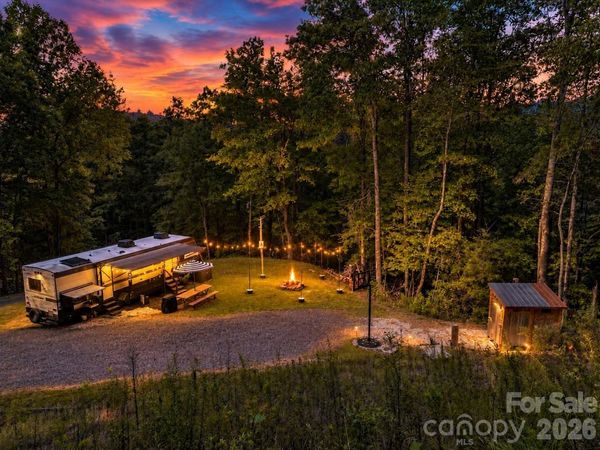 997 Hoot Owl Road , Spruce Pine, NC 28777