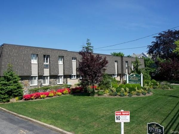 25 N Clinton Avenue , Unit 2A, Bay Shore, NY 11706