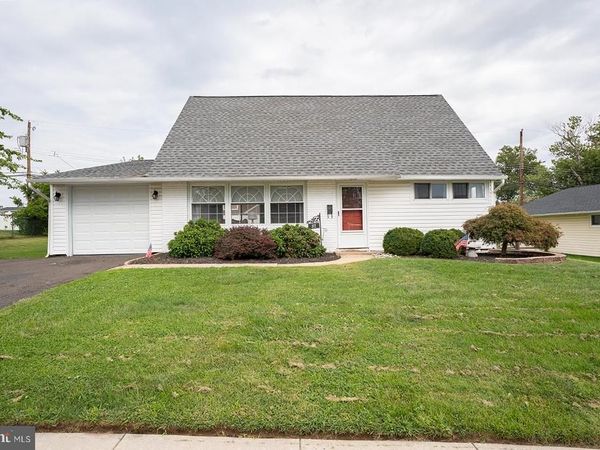 82 COBALT RIDGE DRIVE E, LEVITTOWN, PA 19057