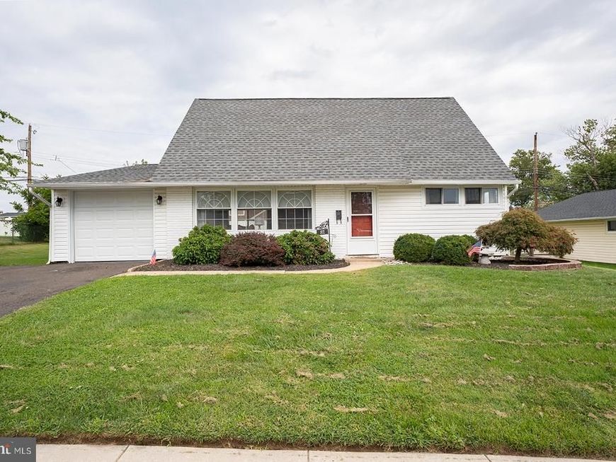 82 Cobalt Ridge Drive E, Levittown, PA 19057 Main Photo