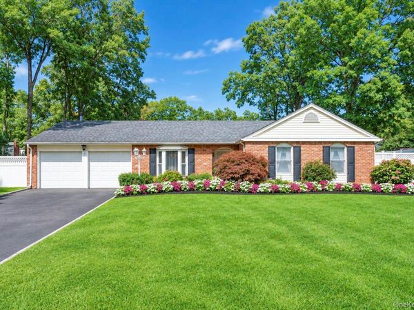 3 Barnsley Crescent , Mount Sinai, NY 11766