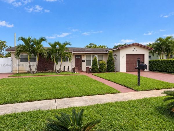 7050 SW 5th Ct, Pembroke Pines, FL 33023