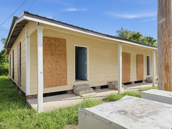 213 Oak Street, Greenwood, MS 38930
