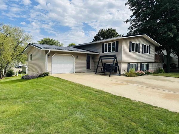 401 Sunny Lane Street, Denver, IA 50622