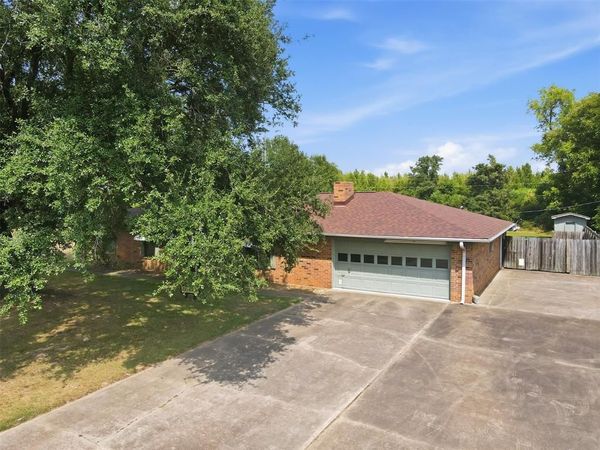 221 County Road 3220, Mount Pleasant, TX 75455