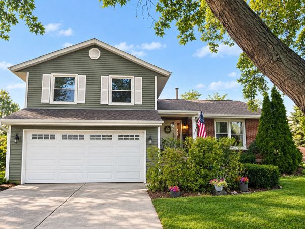 10 Canterbury Court , Streamwood, IL 60107