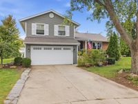 10 Canterbury Court, Streamwood, IL 60107 primary photo
