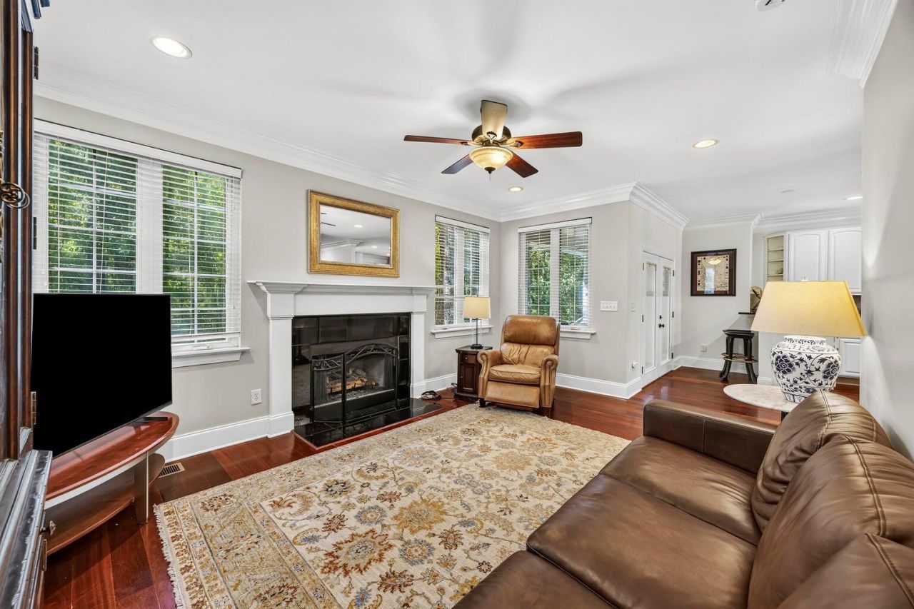 1005 Island Crossing Drive Photo 12