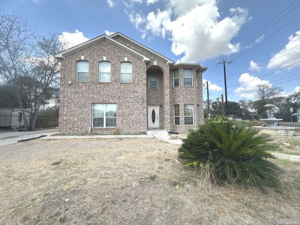 4131 WATERWOOD PASS DR, Elmendorf, TX 78112