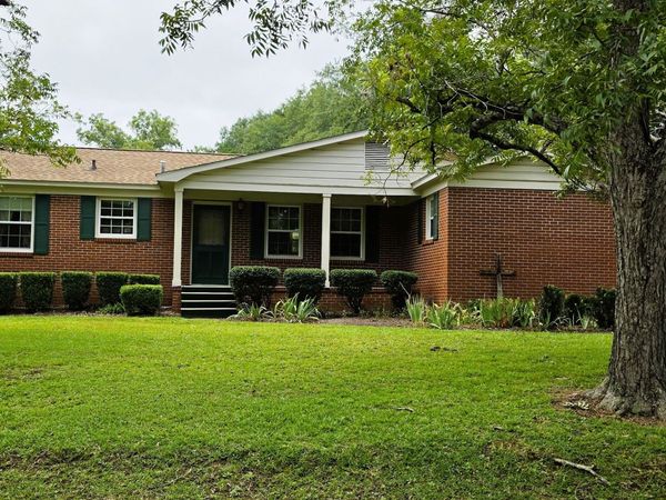 555 Mulberry Street, Swainsboro, GA 30401