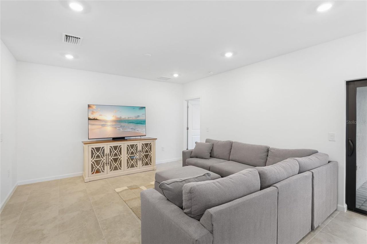 6587 Silverstar Drive, Sarasota, FL 34240 Photo