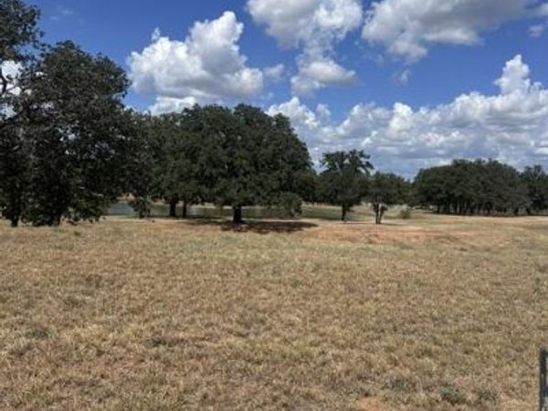 107 Baurenhof CT, Fredericksburg, TX 78624