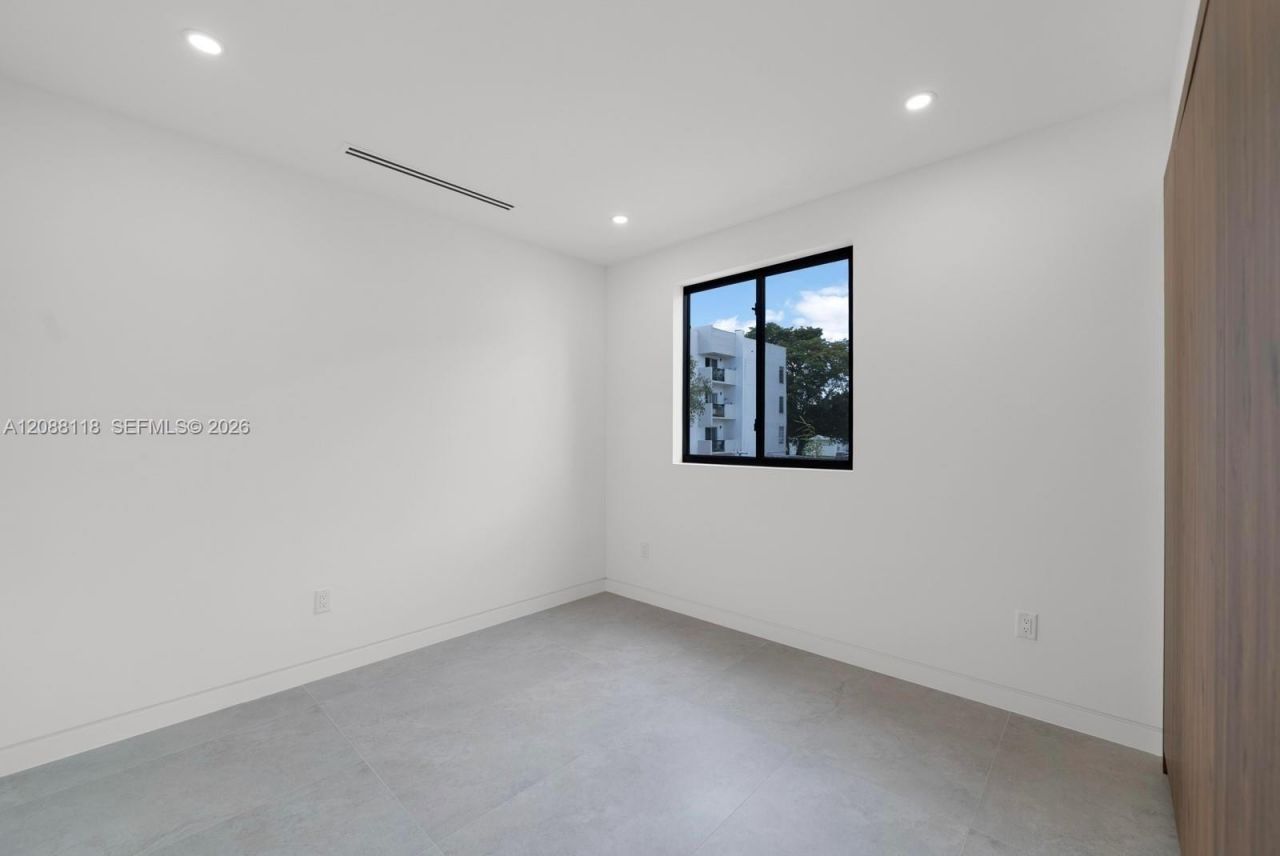 2610 SW 17 St., Miami, FL 33145 Photo