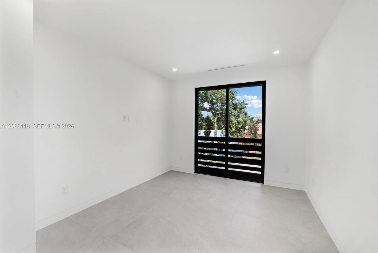 2610 SW 17 St., Miami, FL 33145 Photo
