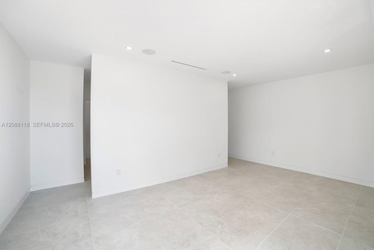 2610 SW 17 St., Miami, FL 33145 Photo