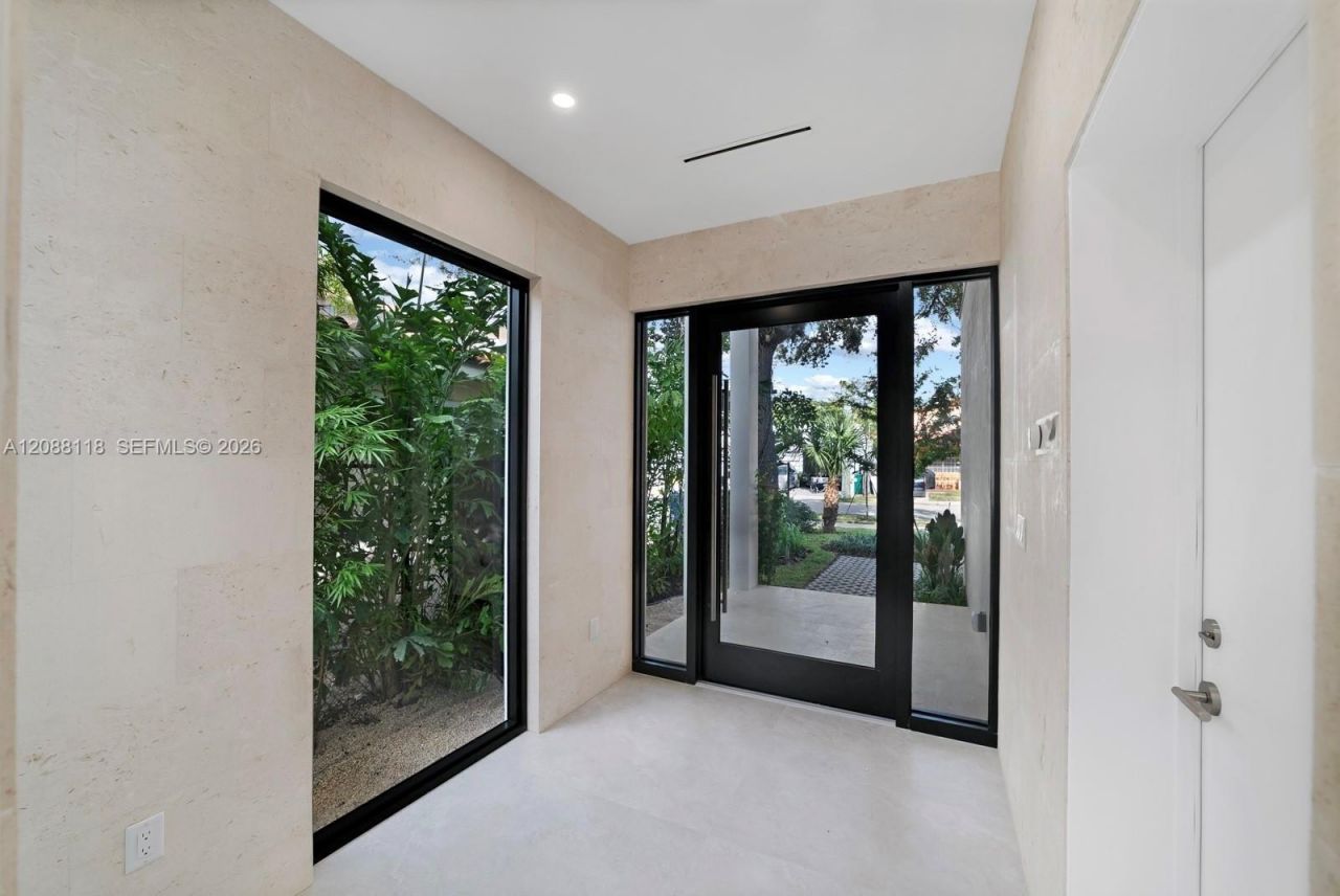2610 SW 17 St., Miami, FL 33145 Photo