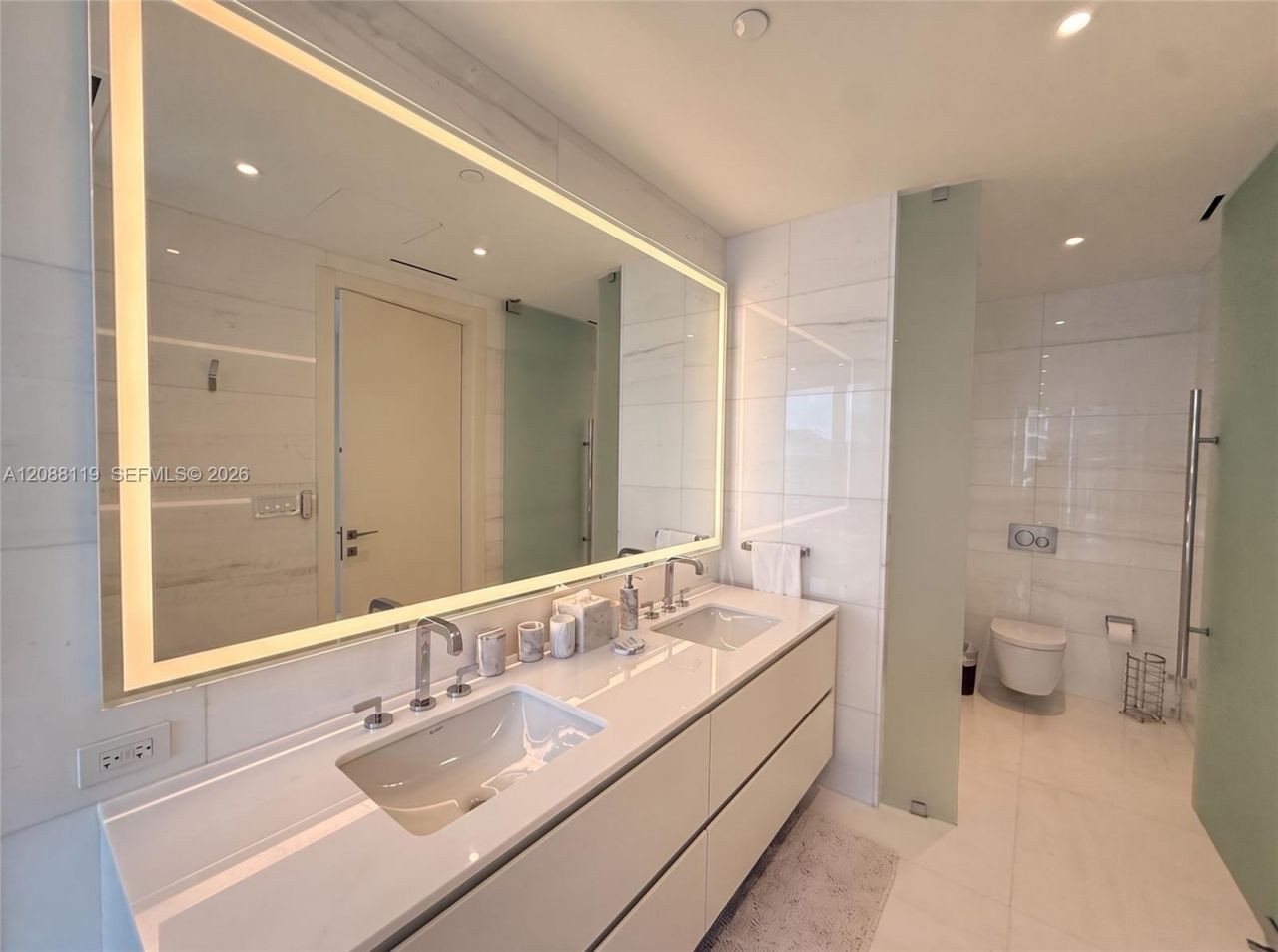 300 Biscayne Boulevard Way, Unit 4007W, Miami, FL 33131 Photo