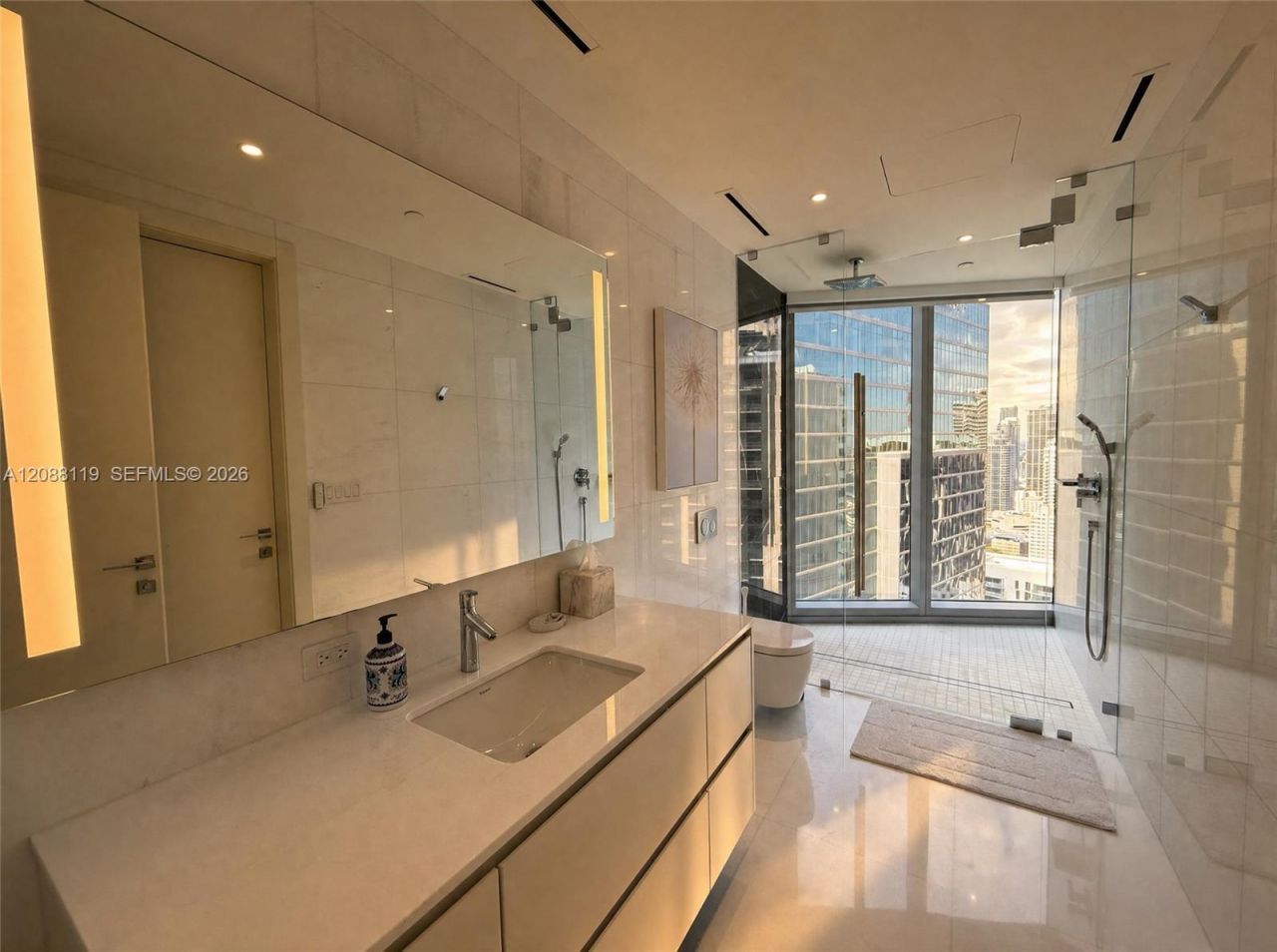 300 Biscayne Boulevard Way, Unit 4007W, Miami, FL 33131 Photo