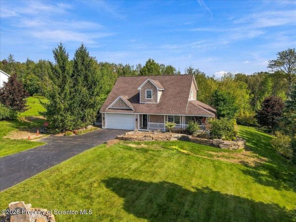 102 Healey Hill Road, Greenfield Twp, PA 18407