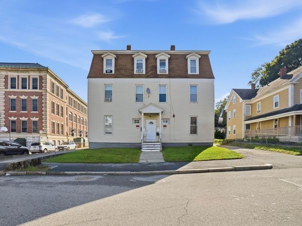 9 Freeland St, Unit 1R, Worcester, MA 01603