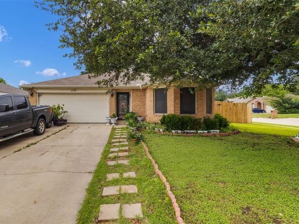 300 Comiskey Court, Saginaw, TX 76179