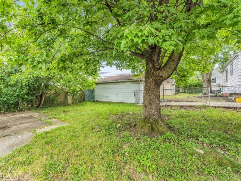 19233 Stafford Avenue , Maple Heights, OH 44137 Photo 22