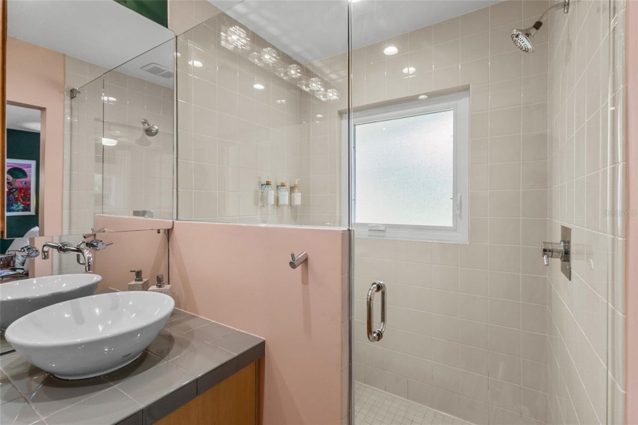 7739 Westmoreland Drive, Sarasota, FL 34243 Photo