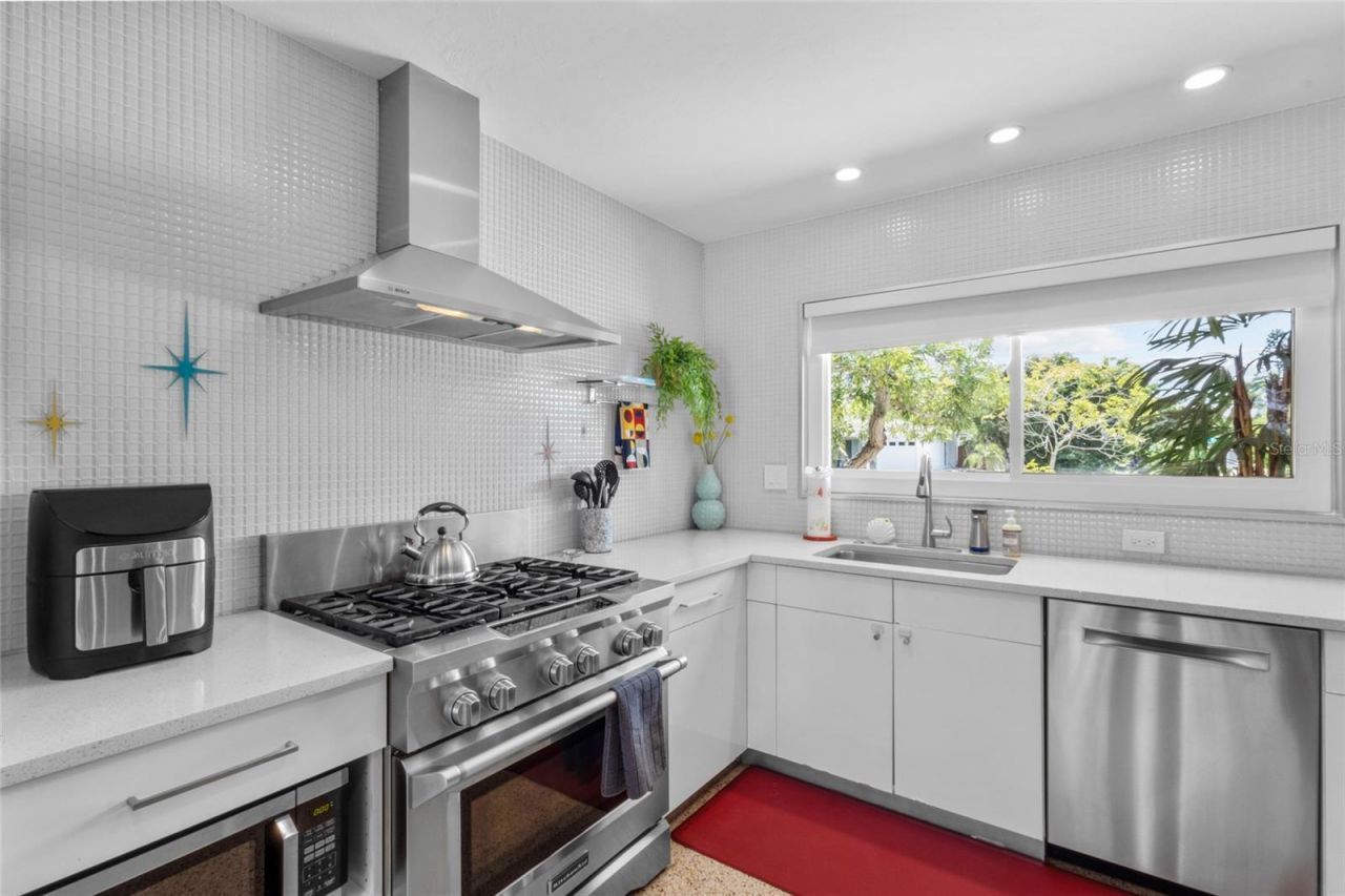 7739 Westmoreland Drive, Sarasota, FL 34243 Photo