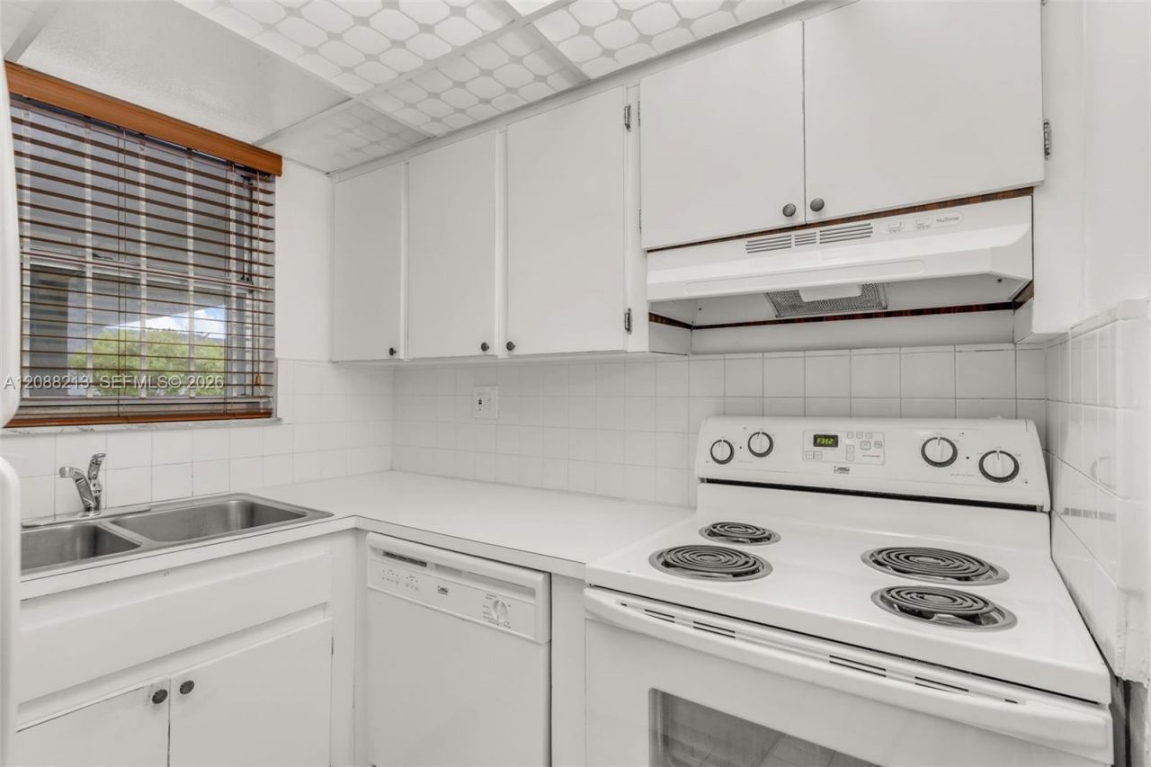 210 Fontainebleau Blvd, Unit 410, Miami, FL 33172 Photo