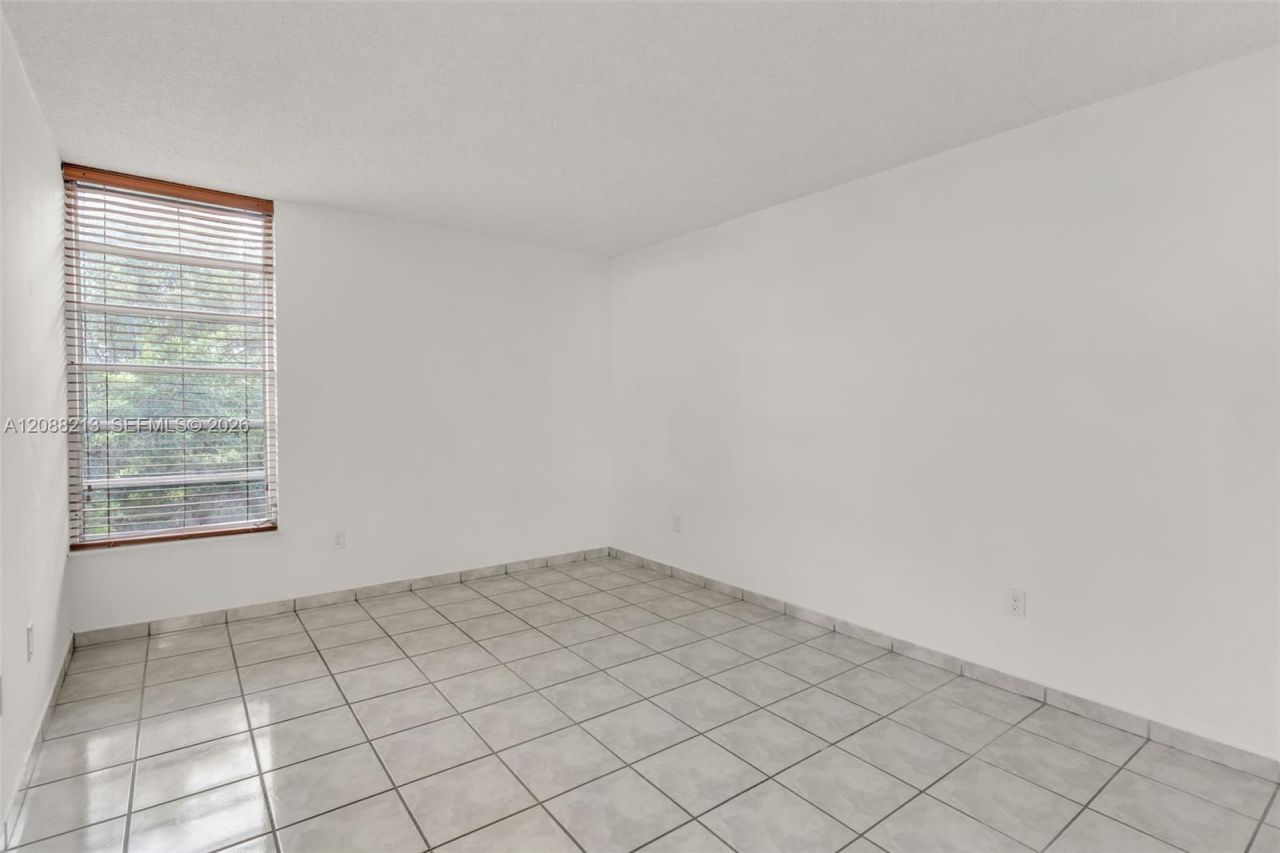 210 Fontainebleau Blvd, Unit 410, Miami, FL 33172 Photo