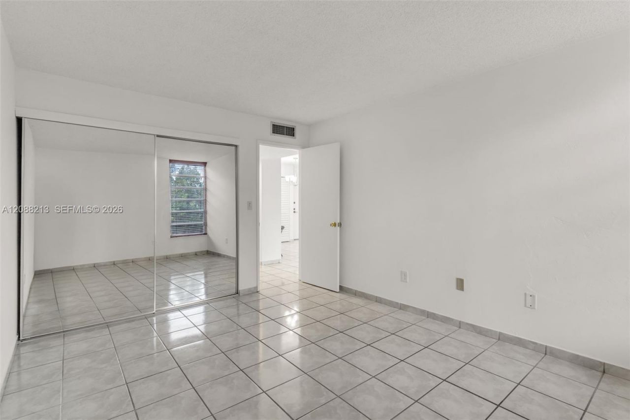 210 Fontainebleau Blvd, Unit 410, Miami, FL 33172 Photo