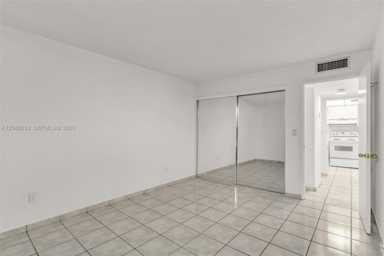 210 Fontainebleau Blvd, Unit 410, Miami, FL 33172 Photo